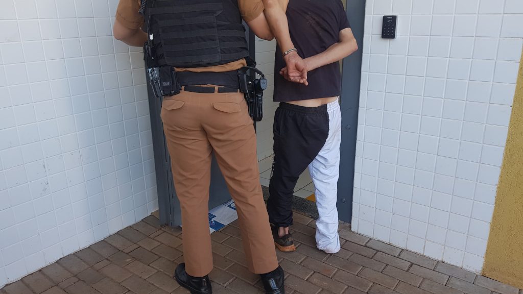 Homem é detido após ameaçar familiares no 14 de Novembro