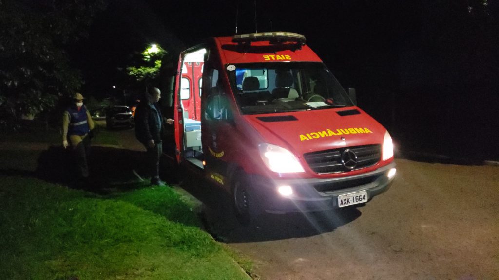 Homem fere o rosto ao sofrer queda após desmaio no Canadá