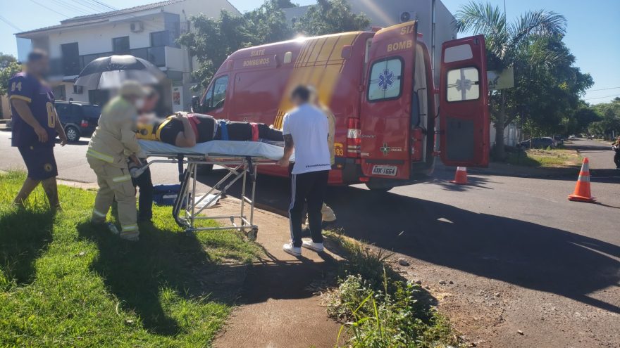 Homem fica ferido ao cair de moto na Rua Maria Dolores da Motta