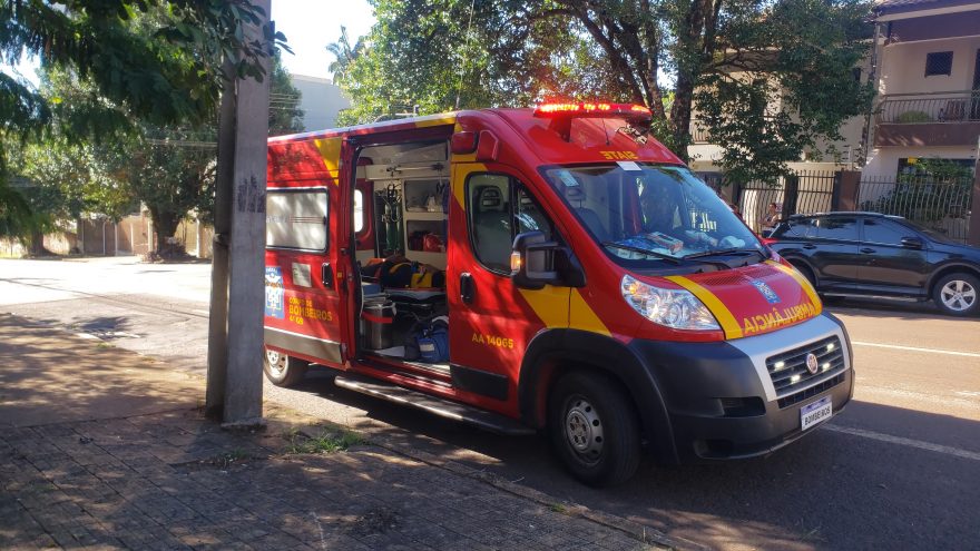 Motociclista é socorrido pelo Siate após acidente no Centro
