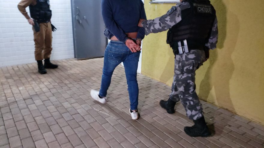 Após ser flagrado realizando manobras perigosas, motorista é detido pela PM