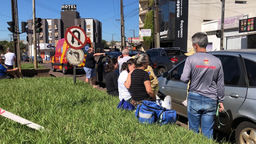 T-Cross, Renault Scenic e Celta se envolvem em colisão na Avenida Carlos Gomes