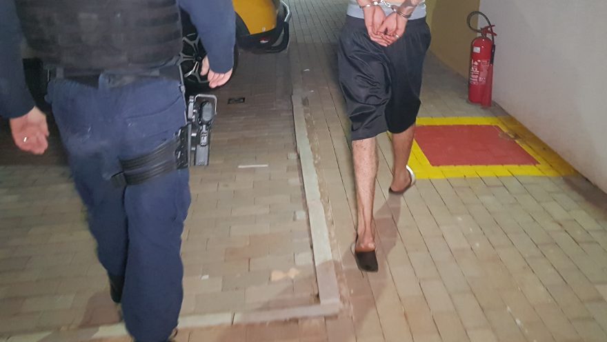 Homem é preso pela GM após tentar matar a companheira e ameaçar atear fogo nas crianças
