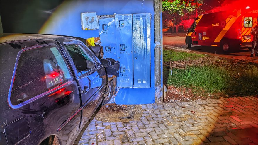 Carro invade imóvel e Siate é acionado no bairro Morumbi