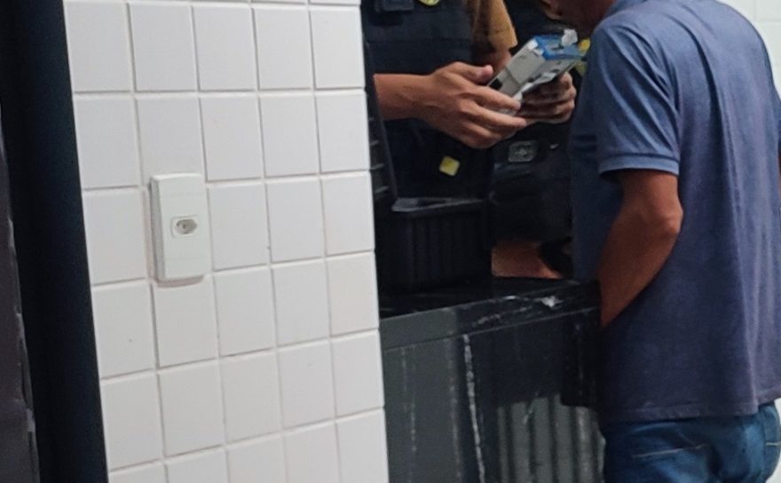 Homem é preso por embriaguez ao volante ao se envolver em acidente no Jardim Itália