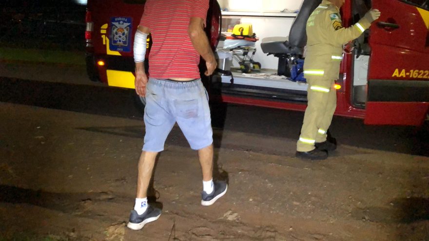Homem é atendido pelo Siate após ser atropelado na rodovia BR-277