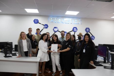 Projetek da Unioeste entrega projetos de escola e CMEI para a Prefeitura de Iguatu
