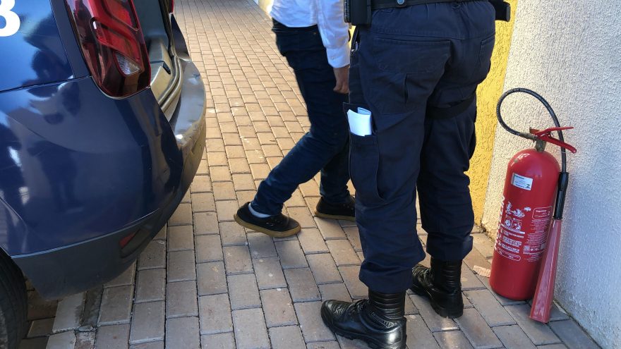 Um dia após sair da cadeia, homem descumpre novamente medida protetiva e é preso pela GM