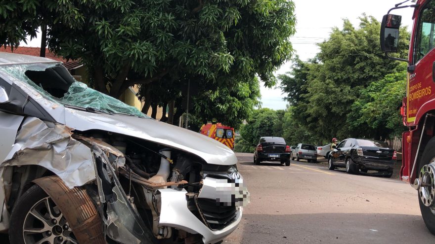 Mulher fica ferida após capotar HB20 em acidente no Alto Alegre