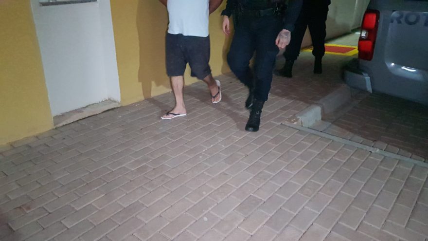 Homem é preso com carro furtado de locadora