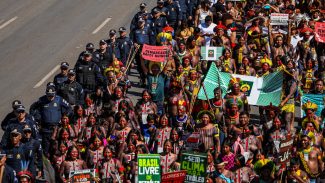 Indígenas em Brasília divulgam reivindicações aos Três Poderes