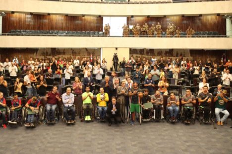 Atletas do paradesporto são homenageados na Assembleia Legislativa do Paraná