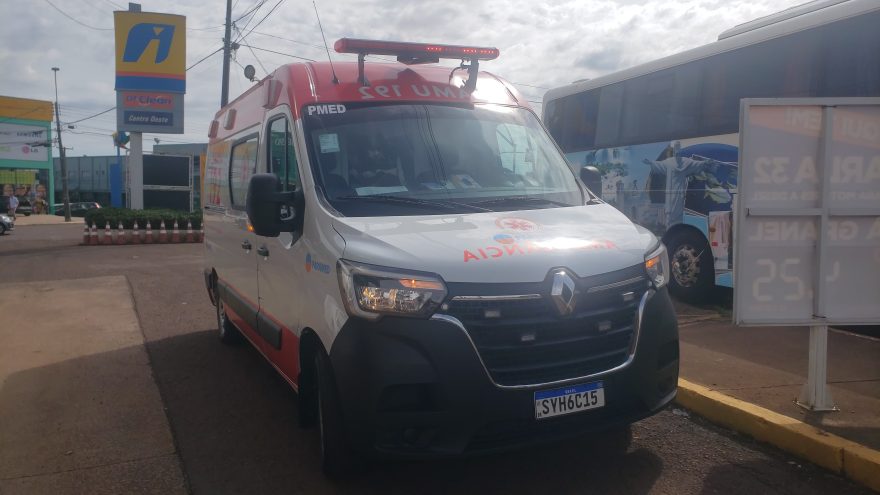 Motociclista fica ferido ao sofrer queda na Avenida Carlos Gomes