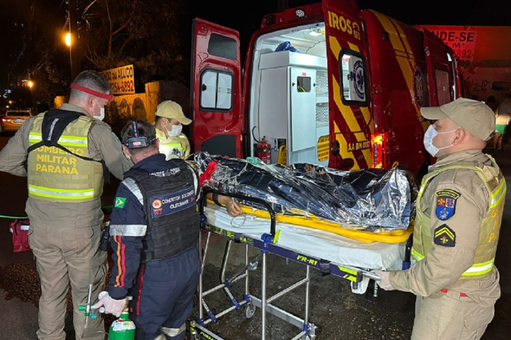 Mulher fica em estado grave após ser atingida por dez tiros no Paraná Mulher fica em estado grave após ser atingida por dez tiros no Paraná