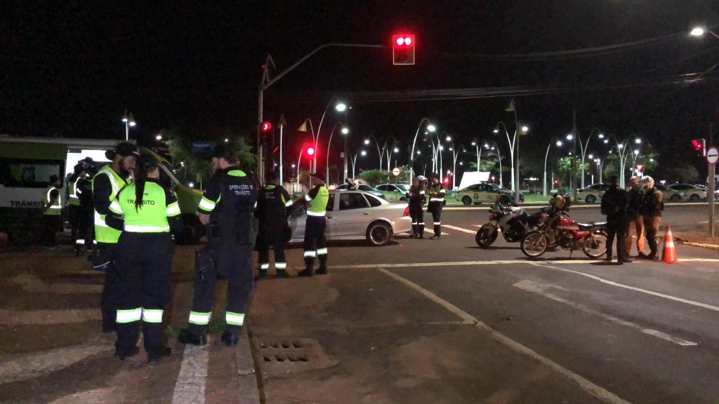 Fiscalização de trânsito termina com detenções e apreensões de veículos Fiscalização de trânsito termina com detenções e apreensões de veículos