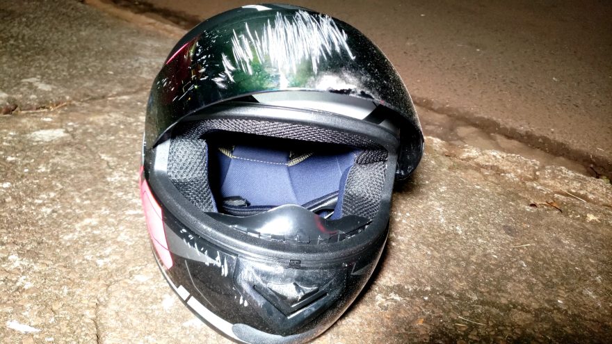 Mulher é atendida pelo Siate ao sofrer queda de Biz na Jacarezinho