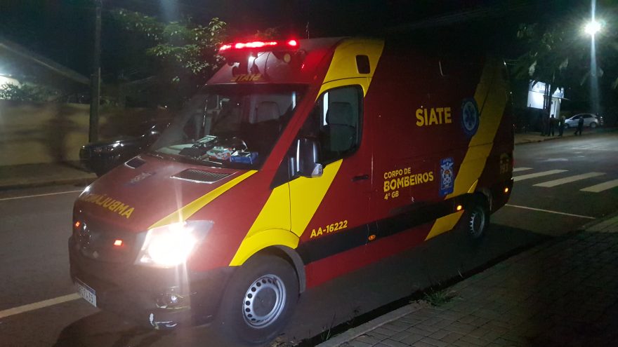 Acidente na Rua Xavantes deixa motociclista ferido