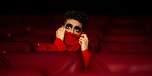 SP: espetáculo parte da poesia grega para criticar violência atual Imagem referente a SP: espetáculo parte da poesia grega para criticar violência atual