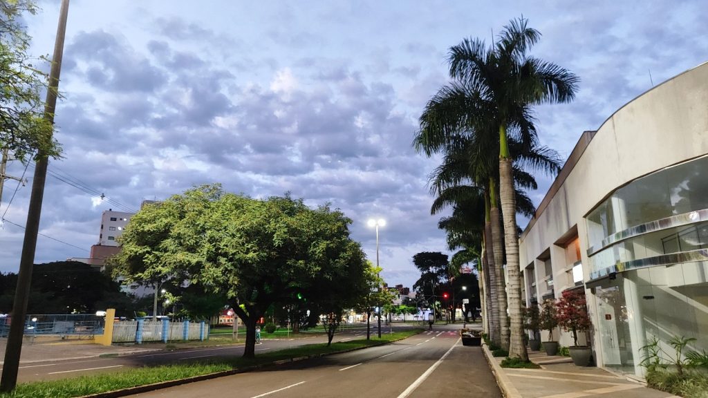 Quinta-feira faz sol com máxima de 28°C em Cascavel Quinta-feira faz sol com máxima de 28°C em Cascavel