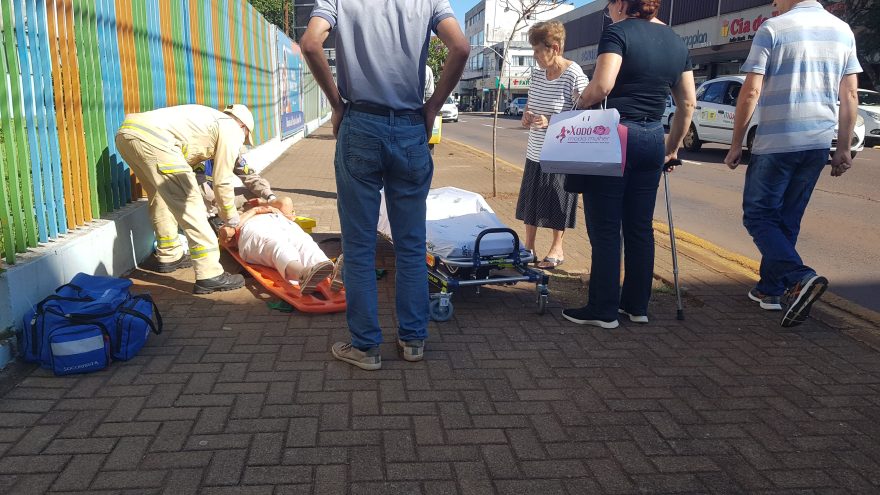 Idosa de 89 anos é socorrida após sofrer queda no Centro