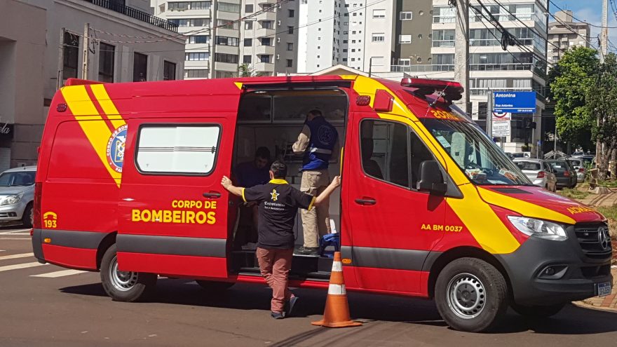 Homem é atropelado por moto na Rua Antonina, no Centro
