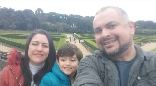 Família de Ponta Grossa que morreu em trágico acidente será sepultada nesta quinta-feira (2) Imagem referente a Família de Ponta Grossa que morreu em trágico acidente será sepultada nesta quinta-feira (2)