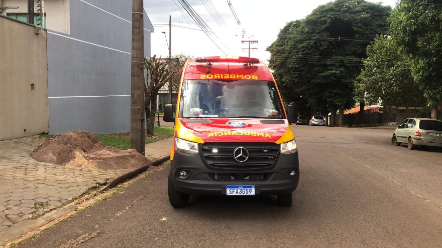 Homem de 46 anos quebra o punho após sofrer queda de dois metros em obra