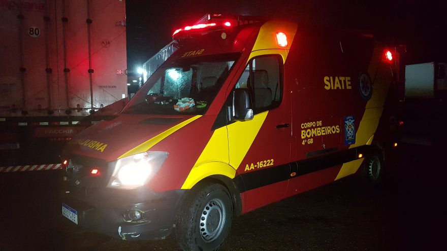 Homem é socorrido na BR-277 em Cascavel após cair do caminhão