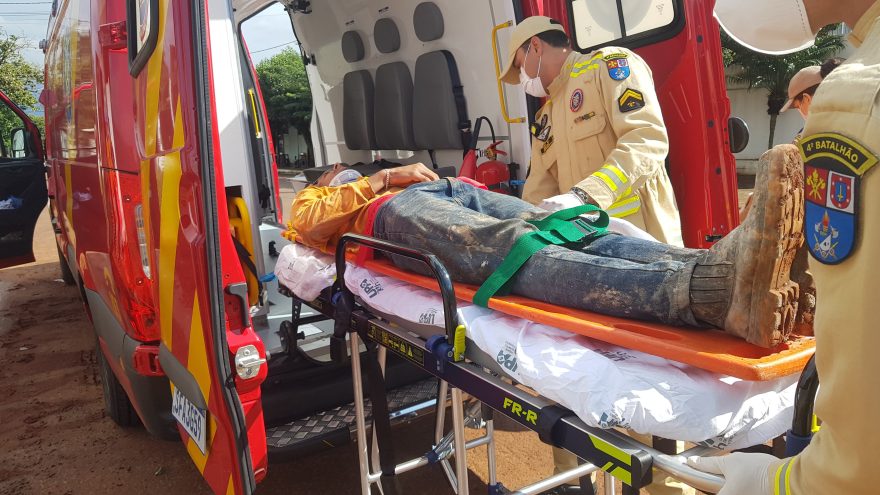 Jovem, de 23 anos, cai de escada em obra na Rua Pio XII e precisa ser socorrido pelo Siate