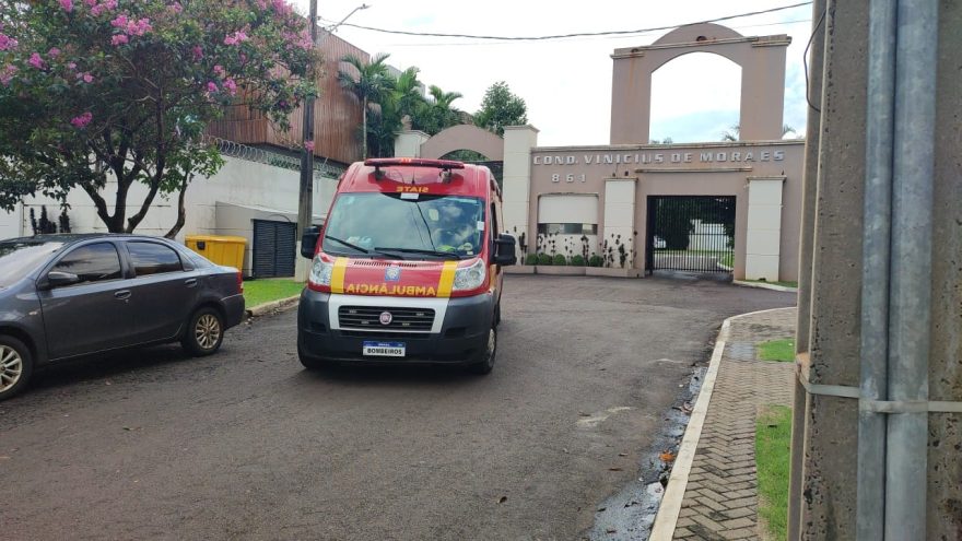 Homem tem suspeita de fratura no cóccix após sofrer queda em condomínio no Country