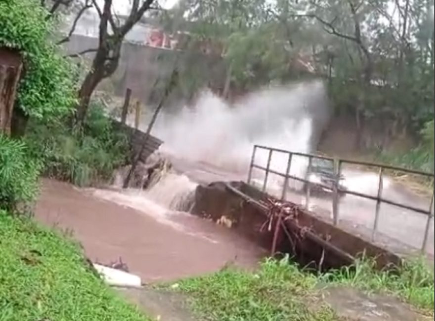 Internauta alerta para risco de desabamento da Ponte do 14 de Novembro