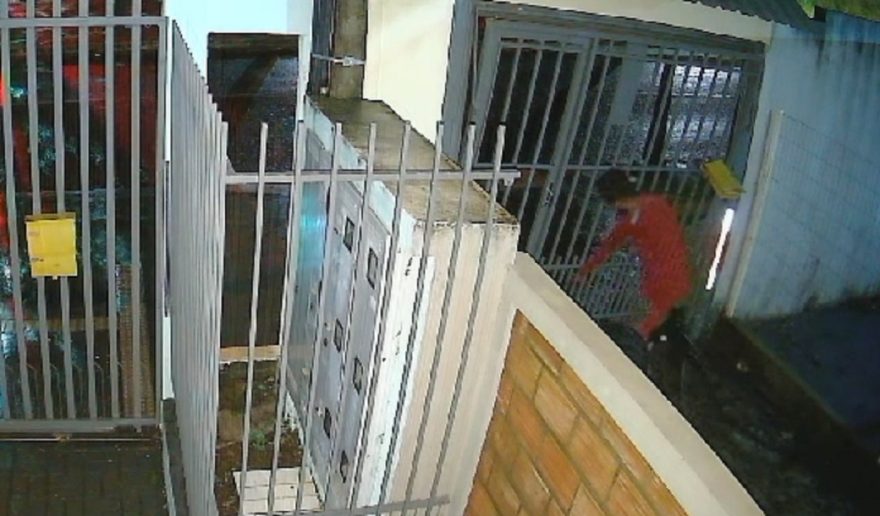Ladrão com calor, mas sem vergonha, furta ventilador no Jardim Itália