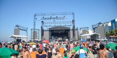 Imagem referente a Fãs já se aglomeram em frente a palco do show da Madonna no Rio