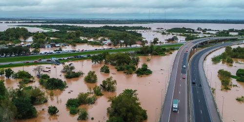 Imagem referente a RS: Defesa Civil pede que pessoas não usem drones em áreas de resgate