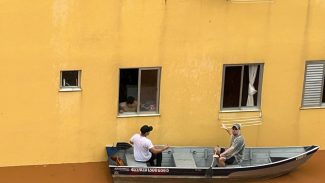 Morador de Canoas descreve fuga de alagamentos e diz que vive pesadelo