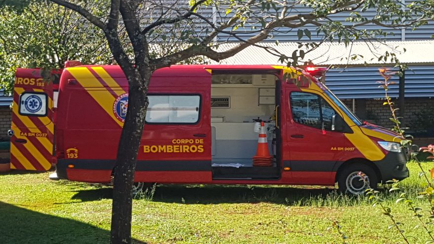Criança sofre suspeita de fratura na perna após acidente na quadra da Escola Professora Michalina Kiçula