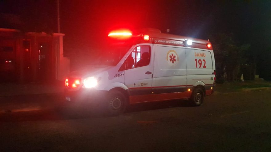 Caído em via pública, homem é socorrido pelo Samu no Santa Cruz