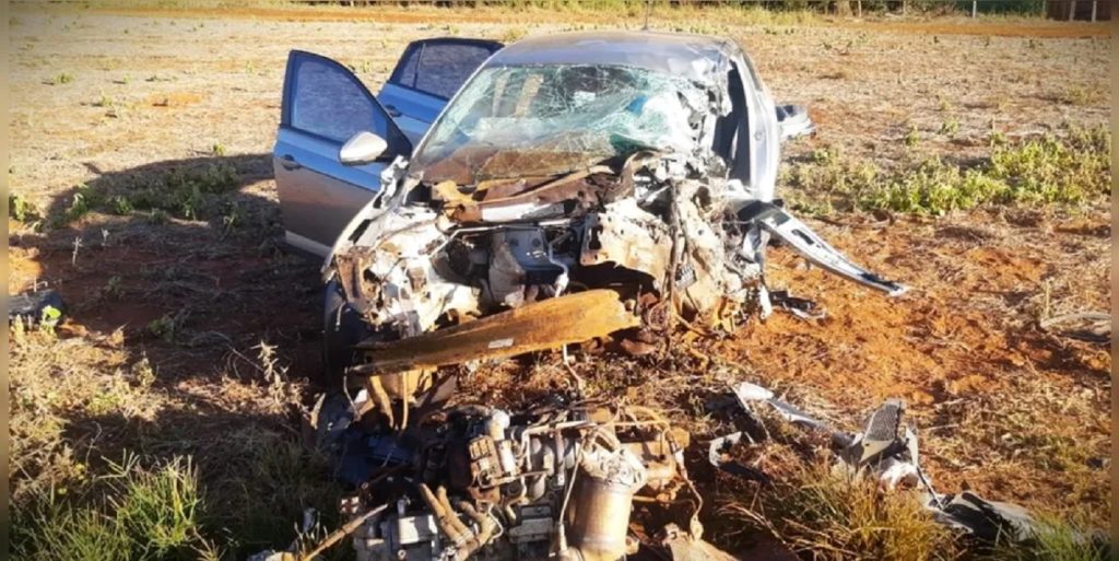 Mulher morre em grave colisão frontal na BR-153 em Tibagi Mulher morre em grave colisão frontal na BR-153 em Tibagi