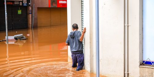 Imagem referente a Saiba como prevenir doenças como a leptospirose, após chuvas no RS