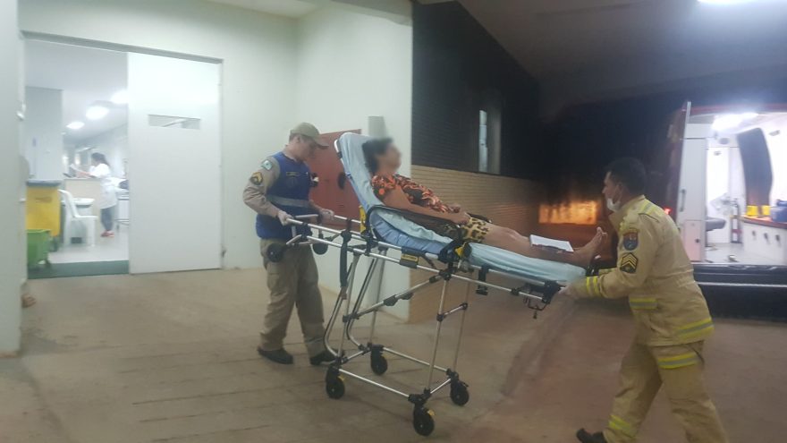 Idosa cai e sofre corte na cabeça em residência no Claudete