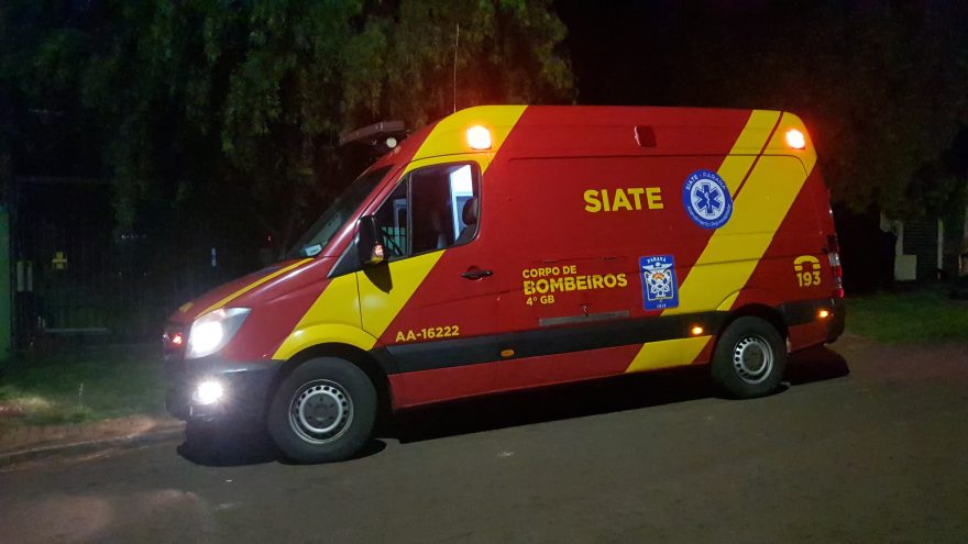 Ao desviar de cachorro, motociclista sofre queda no Santa Cruz