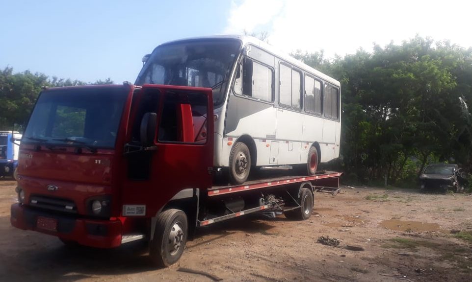 Trabalhador morre esmagado por ônibus durante manutenção