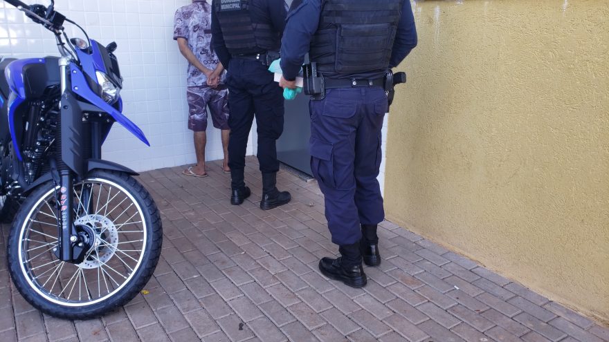 Jovem de 18 anos é preso portando munições e drogas no Bairro Floresta