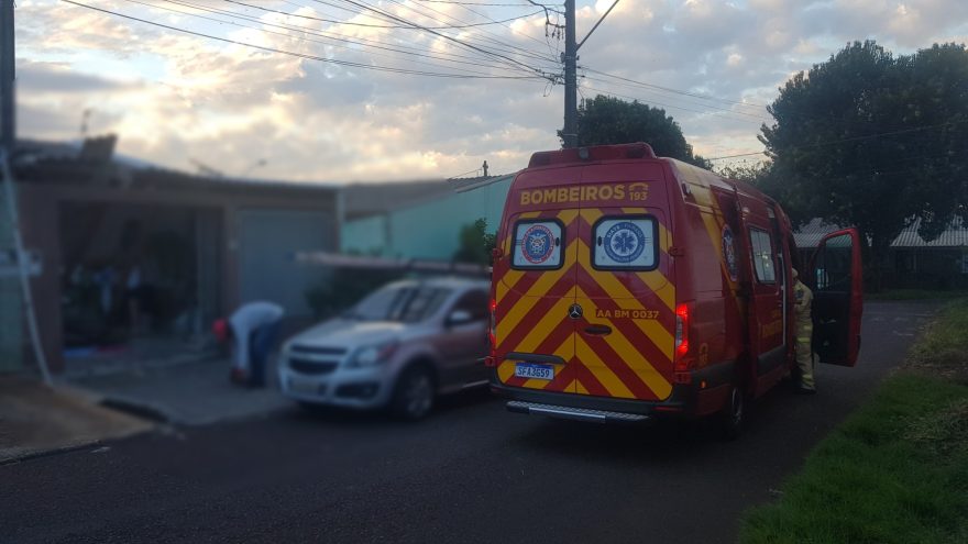 Homem sofre descarga elétrica ao cair de telhado de residência no São Cristóvão