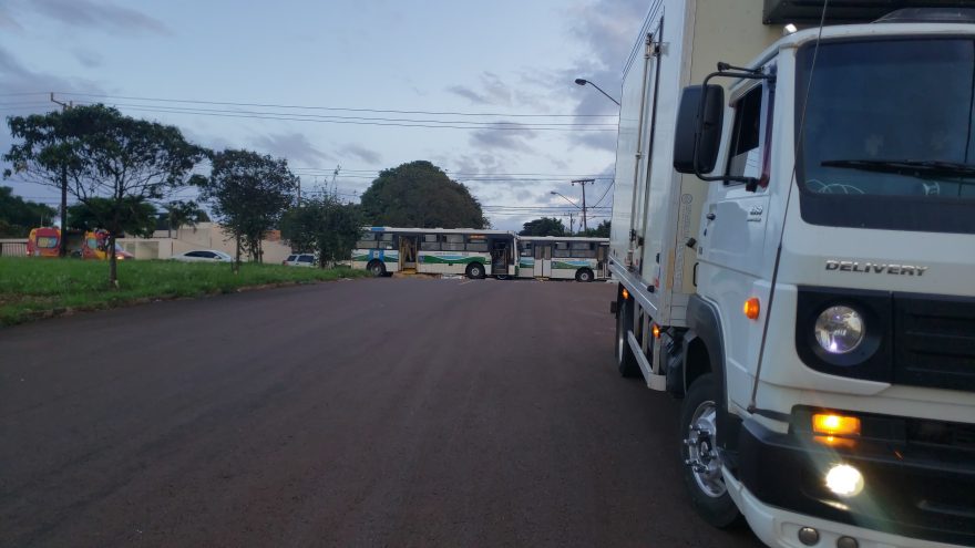 Passageiros de ônibus são socorridos pelo Siate após acidente na Rua Paranaguá