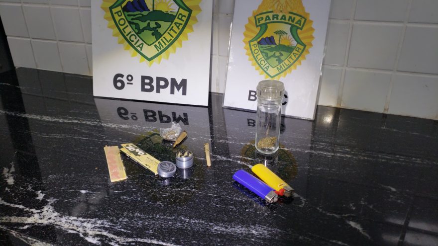 Jovens que estariam consumindo drogas em colégio são encaminhados para a Delegacia