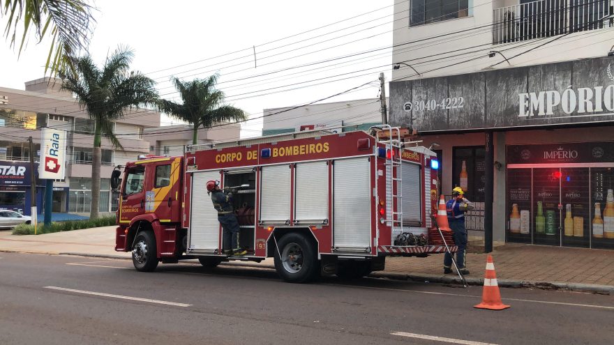 Cachorro agressivo ataca os tutores e Bombeiros são acionados na Av. Brasil; criança precisou ser levada ao Hospital