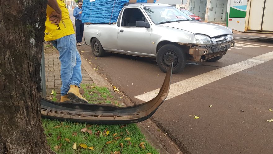 Cruzamento perigoso: Mais uma colisão é registrada na esquina das Ruas Uruguai e Rio Grande do Sul