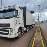 Imagem referente a PM do Paraná recupera caminhão roubado com doações destinadas ao Rio Grande do Sul