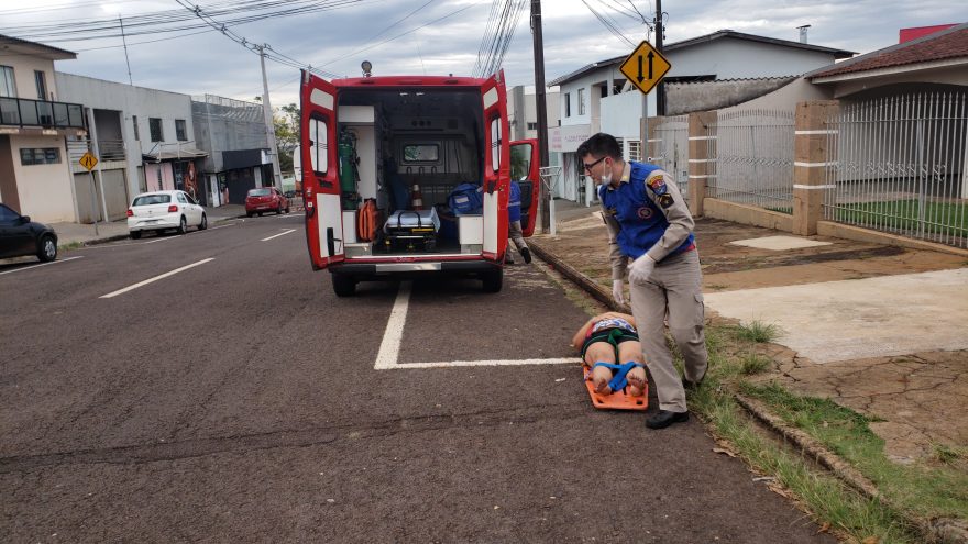 Mulher cai após sofrer mal súbito e é socorrida pelos Bombeiros no Bairro São Cristóvão